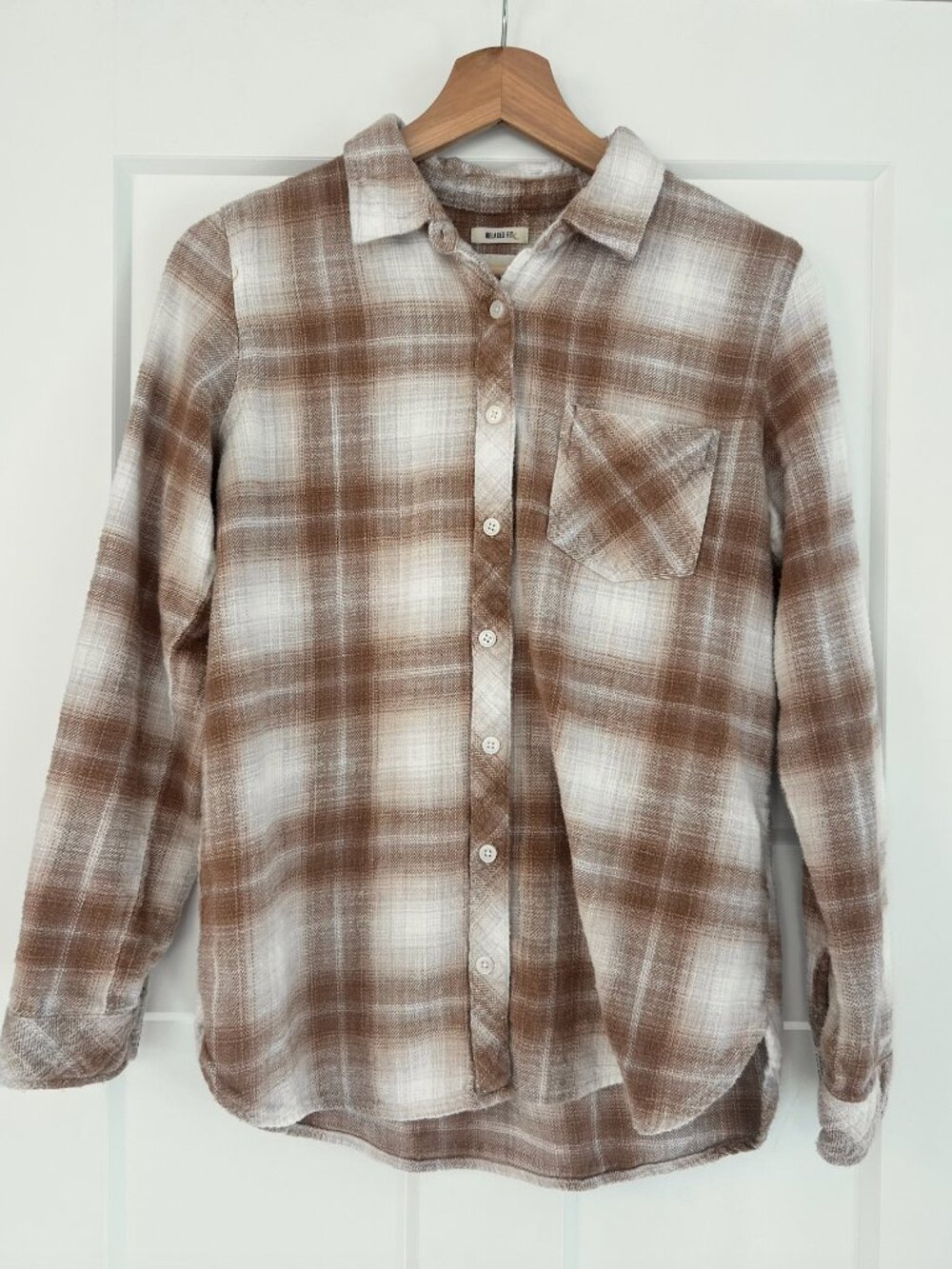 Thread & Supply Womenʼs Size S Cotton White & Clay Flannel Button Down Top